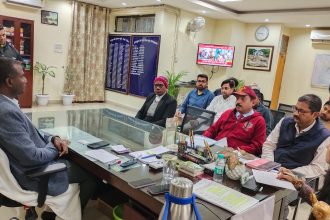 जनता दरबार में लोगों से की मुलाकात उपायुक्त