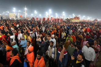 आम और खास, अमीर और गरीब, उच्च और निम्न सभी वर्ग एक साथ कर रहे स्नान- महाकुम्भ