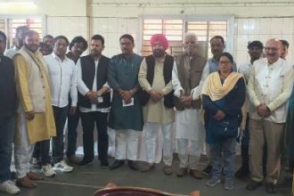 workers gather in Chutia