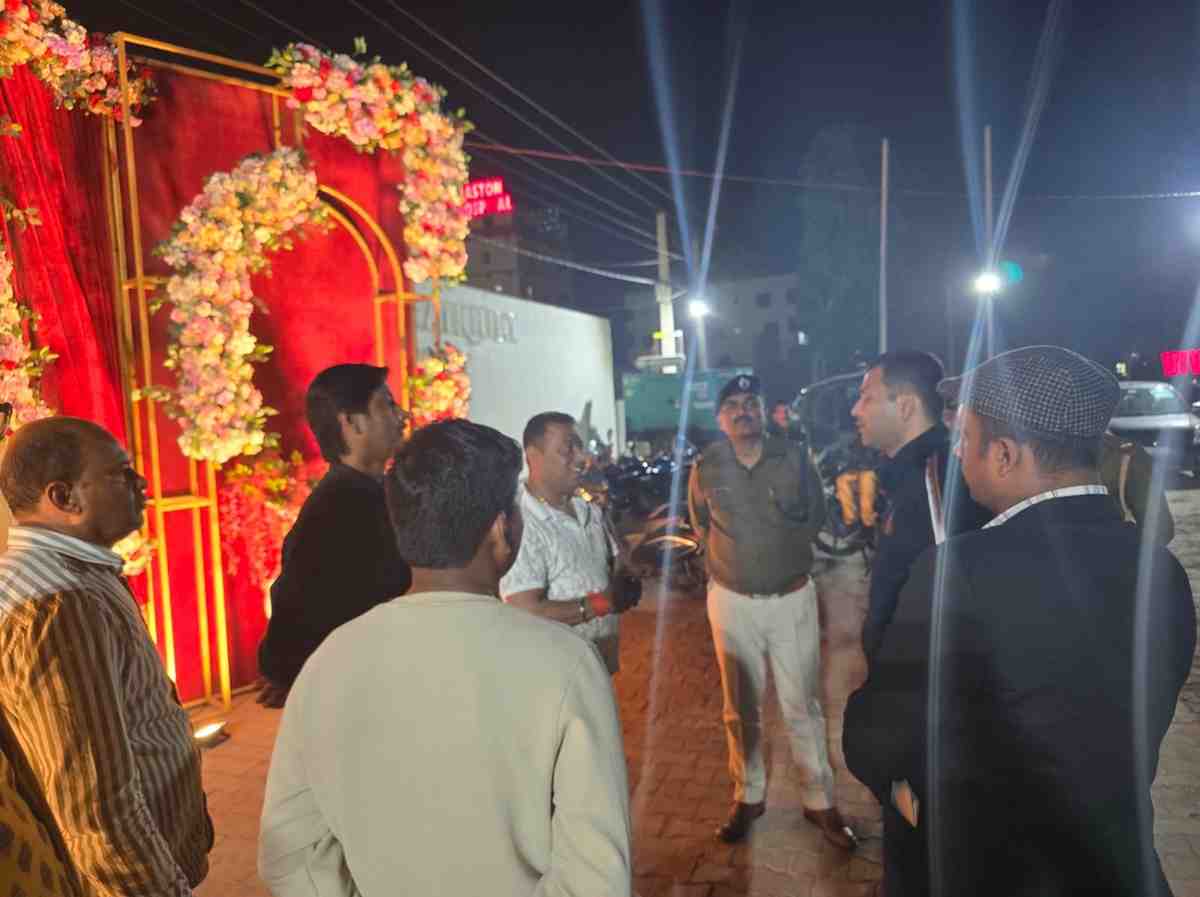 रांची के रातू में बैंक्वेट हॉलों पर जिला प्रशासन की कार्रवाई।