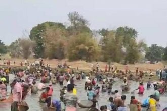 चान्हो-टांगर-गांव-सरहुल-मछली-पकड़ने-की-परंपरा-झारखंड