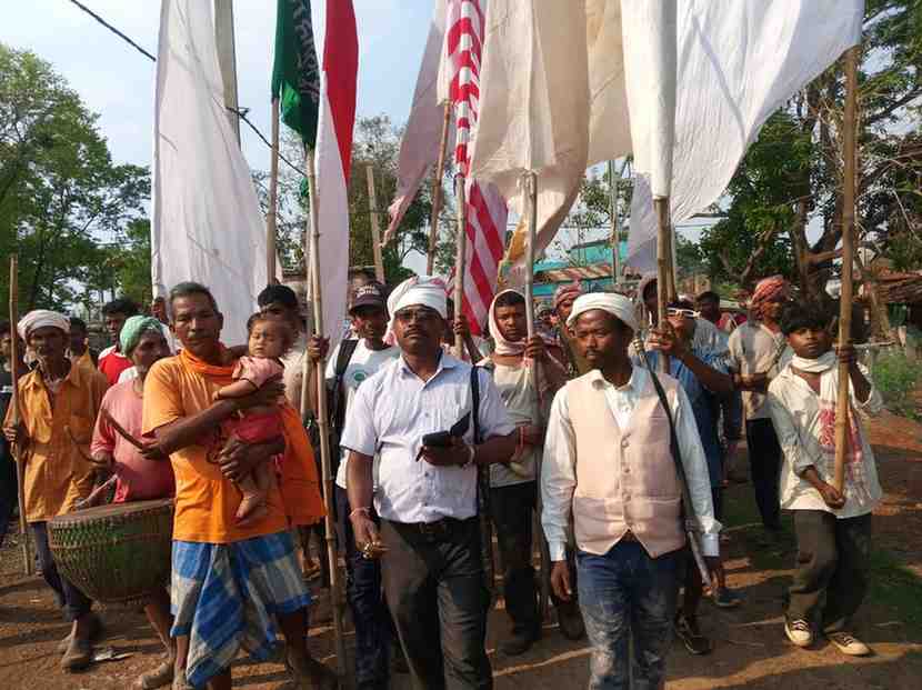 ईटकी के डोला टाड़ में पारंपरिक हथियार लेकर एकत्रित हुए 52 गांवों के आदिवासी शिकारी और पड़हा राजा